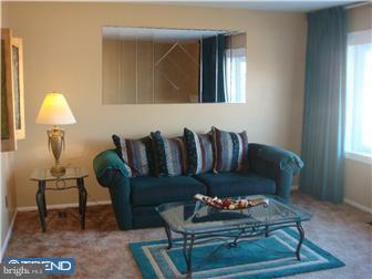 3586 Kyle Road Philadelphia, PA 19154 - Photo 2 of 12 Living Room