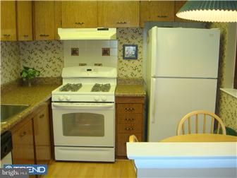 3586 Kyle Road Philadelphia, PA 19154 - Photo 4 of 12 Kitchen