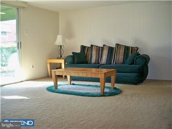 3586 Kyle Road Philadelphia, PA 19154 - Photo 7 of 12 Family Room