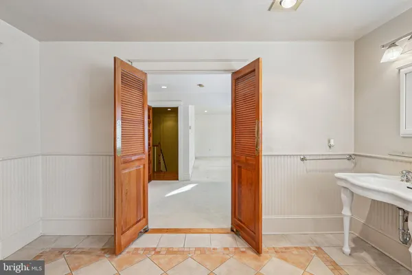 $1,995,000 | 1922 South Arlington Ridge Road, Arlington, VA 22202