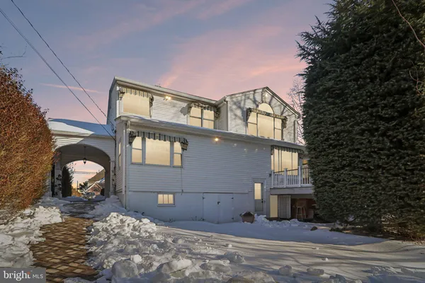 $1,995,000 | 1922 South Arlington Ridge Road, Arlington, VA 22202