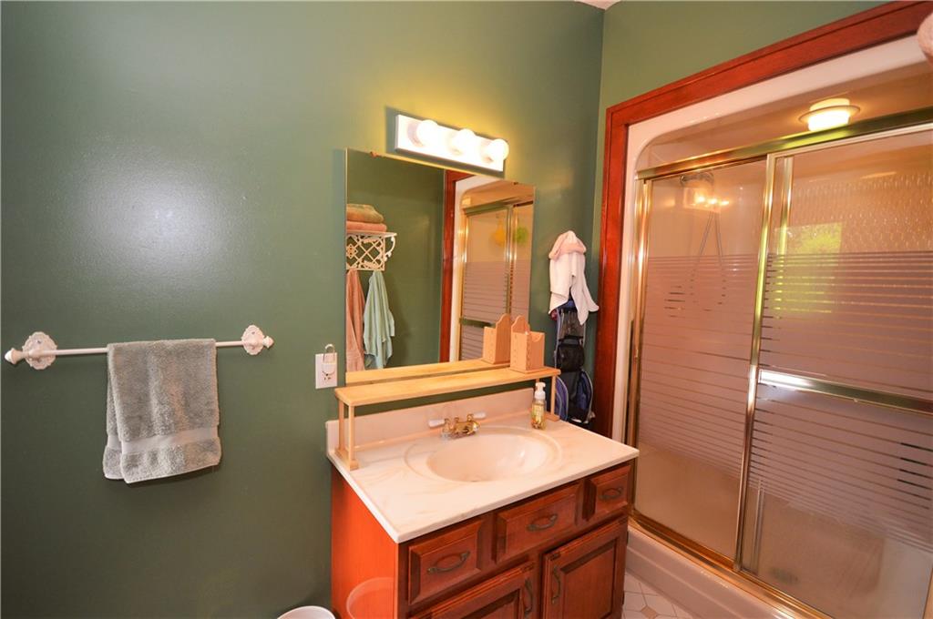 285 Ridge Road Valencia, PA 16059 - Photo 14 of 25 master Bath
