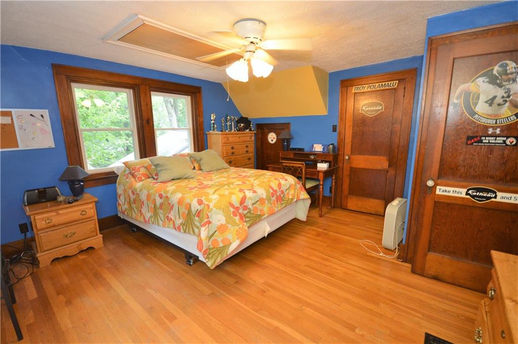 285 Ridge Road Valencia, PA 16059 - Photo 16 of 25 2nd Bed room lots of closet space