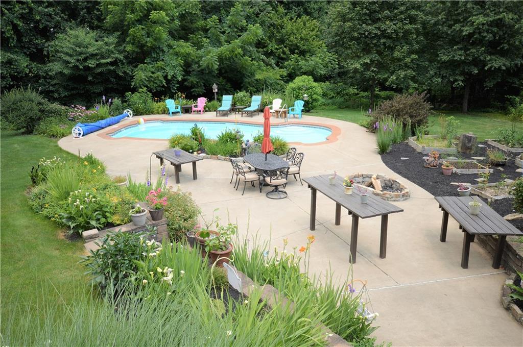 285 Ridge Road Valencia, PA 16059 - Photo 23 of 25 pool area