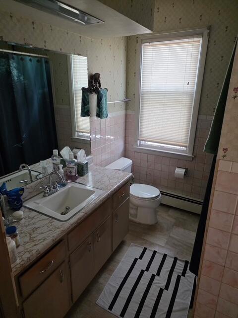 4763 North 124th Street Butler, WI 53007 - Photo 4 of 7 4763 upper Bathroom