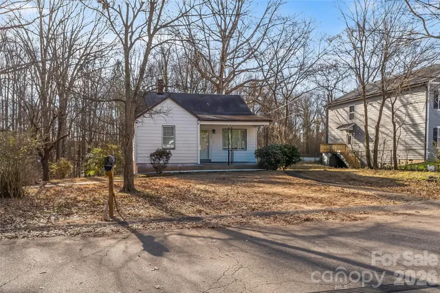 $150,000 | 112 10th Avenue Southeast, Hickory, NC 28602