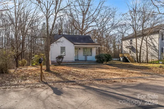 $155,700 | 112 10th Avenue Southeast, Hickory, NC 28602