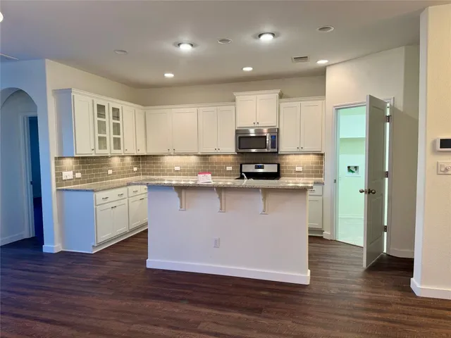 $2,650 | 408 Wolf Creek Way, Round Rock, TX 78664