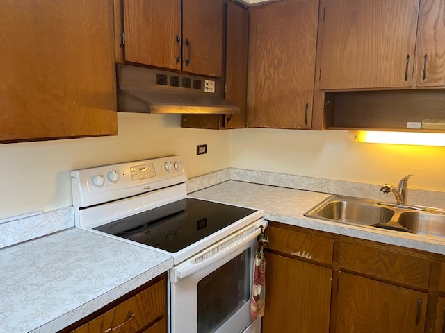 239 Northway Park Road Machesney Park, IL 61115 - Photo 8 of 14 a utility room with dryer and washer