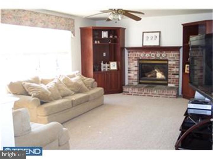 2516 Brooke Road Pennsburg, PA 18073 - Photo 2 of 8 Family Room