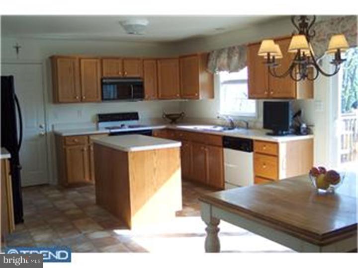 2516 Brooke Road Pennsburg, PA 18073 - Photo 3 of 8 Kitchen