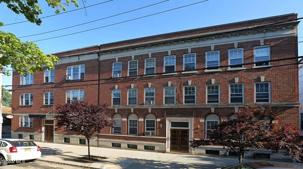 $1,155 | 104 South Ferry Street, Unit B, Schenectady, NY 12305