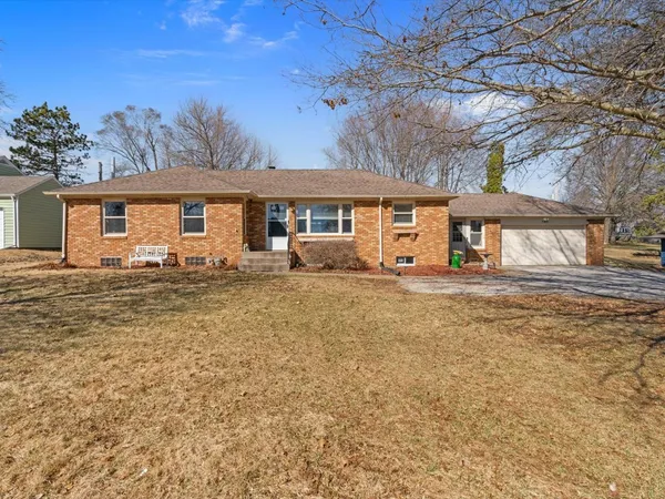 $215,000 | 709 Main Street, Reynolds, IL 61279