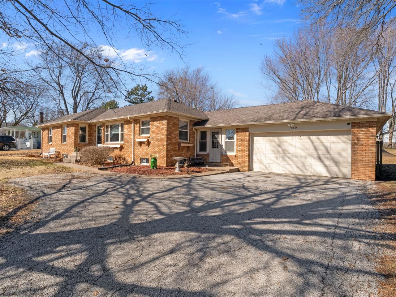 709 Main Street Reynolds, IL 61279 - Photo 2 of 40