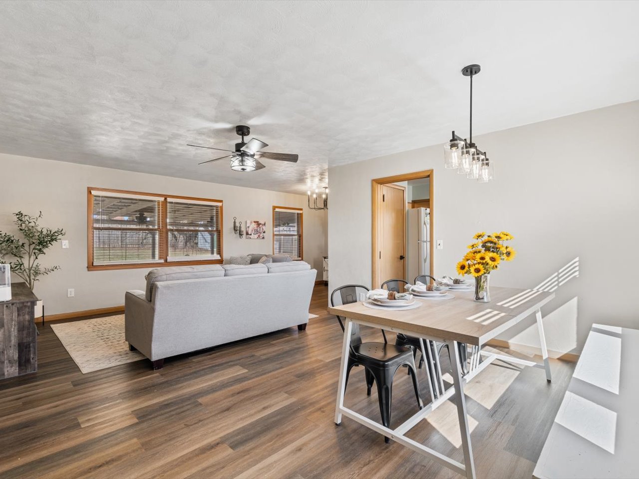 709 Main Street Reynolds, IL 61279 - Photo 4 of 40