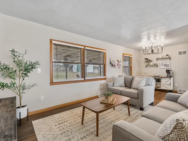 $215,000 | 709 Main Street, Reynolds, IL 61279