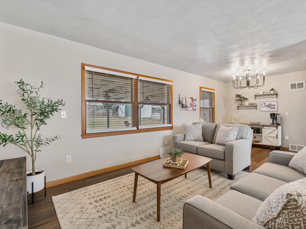 709 Main Street Reynolds, IL 61279 - Photo 5 of 40