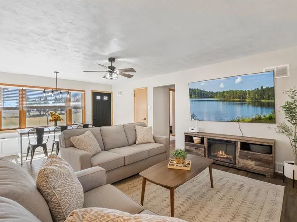 $215,000 | 709 Main Street, Reynolds, IL 61279