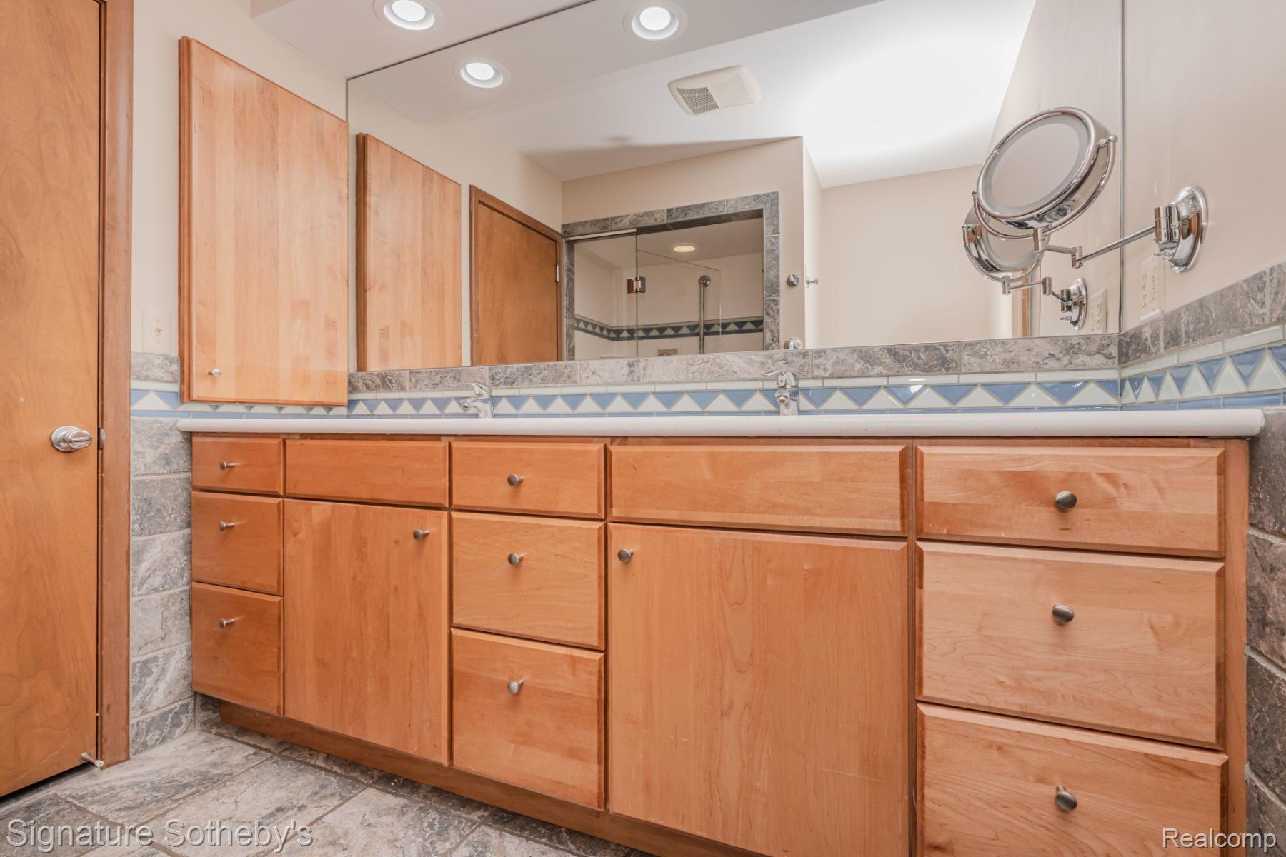 11416 East 13 Mile Road Warren, MI 48093 - Photo 49 of 94 Countertop in Bath