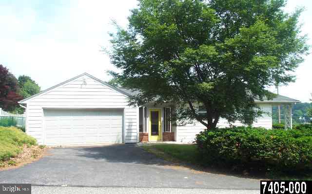 2 Merrin Road York, PA 17402 - Photo 2 of 9 Gallery Image 2
