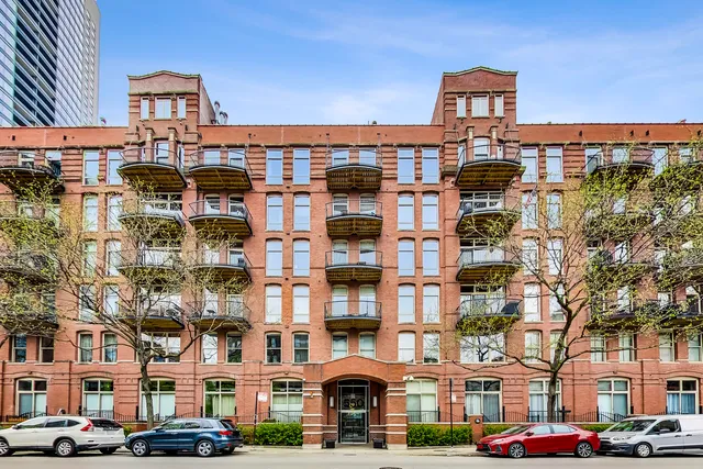 $395,000 | 550 North Kingsbury Street, Unit 512, Chicago, IL 60654