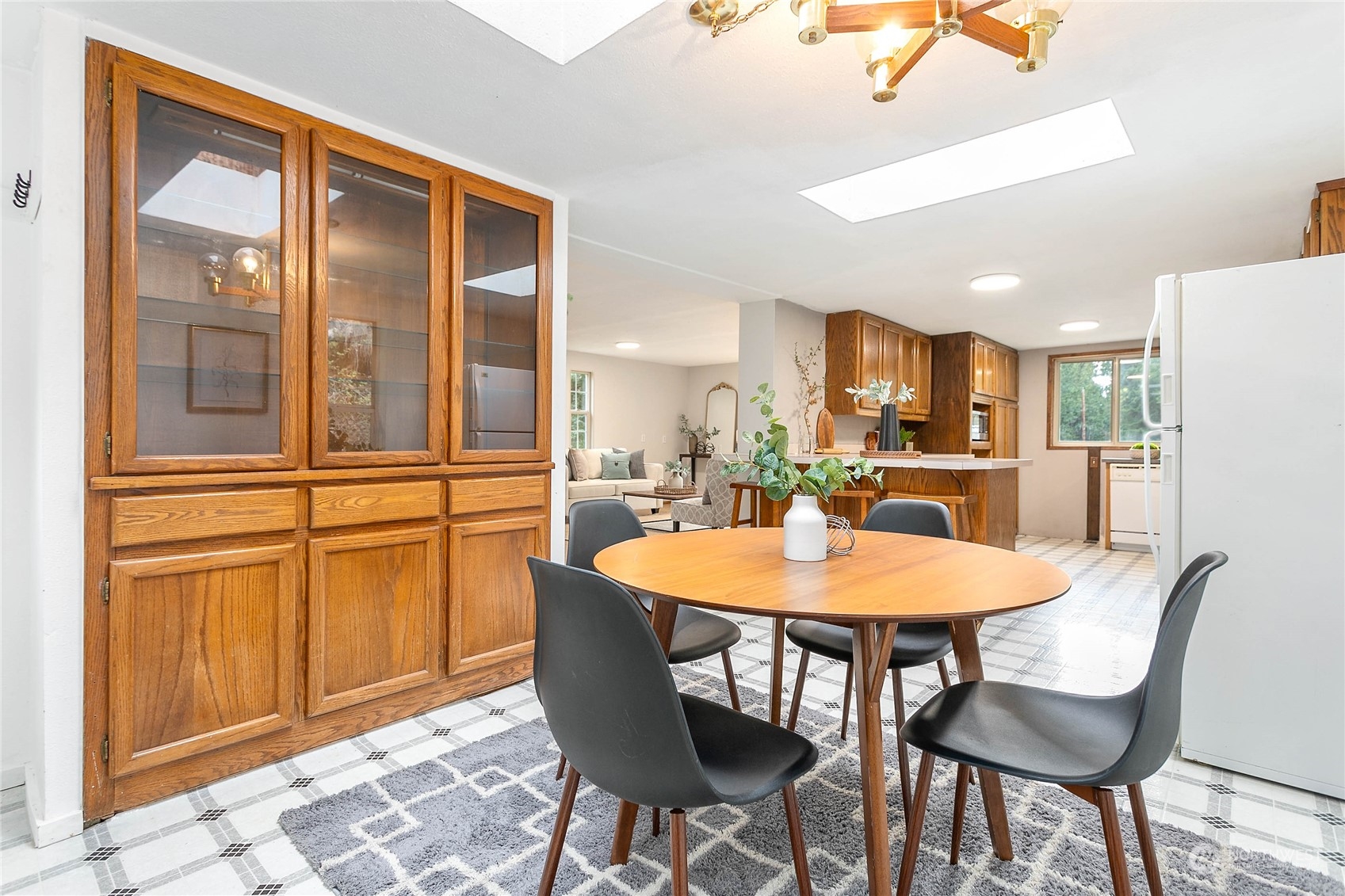 6040 Reese Hill Road Sumas, WA 98295 - Photo 17 of 34 a large kitchen with dining table and chairs