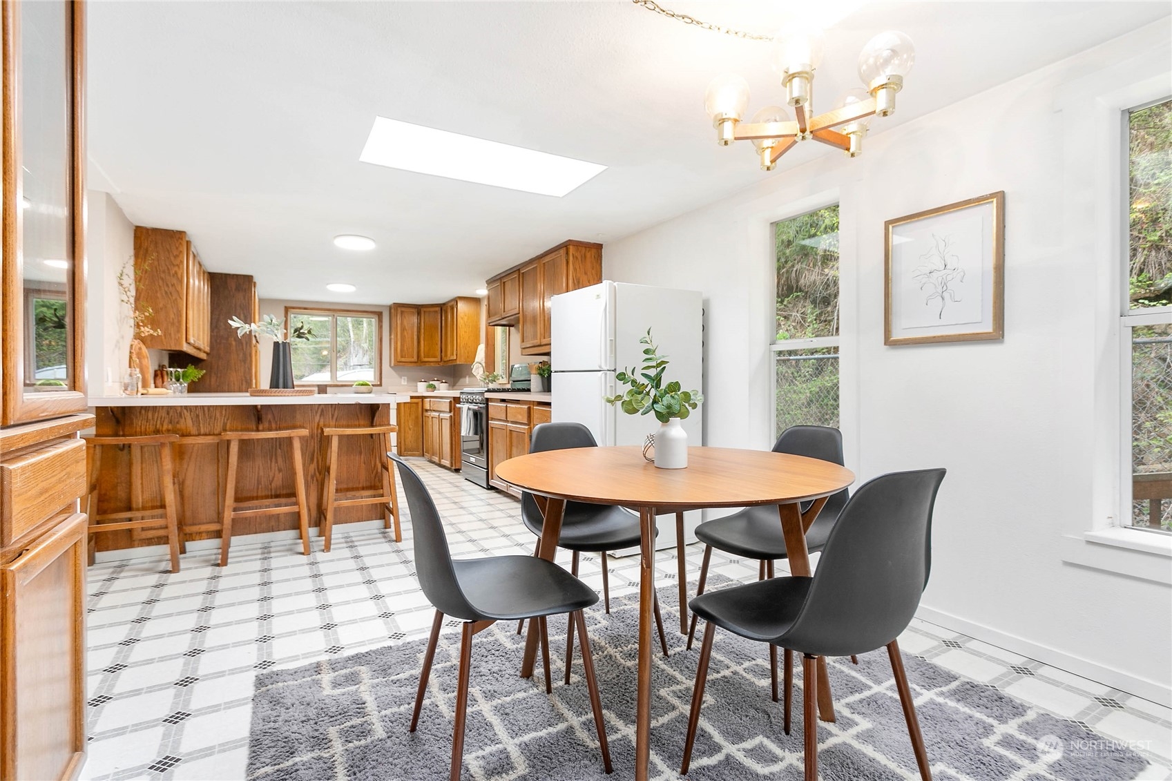6040 Reese Hill Road Sumas, WA 98295 - Photo 18 of 34 a dining room with furniture and window