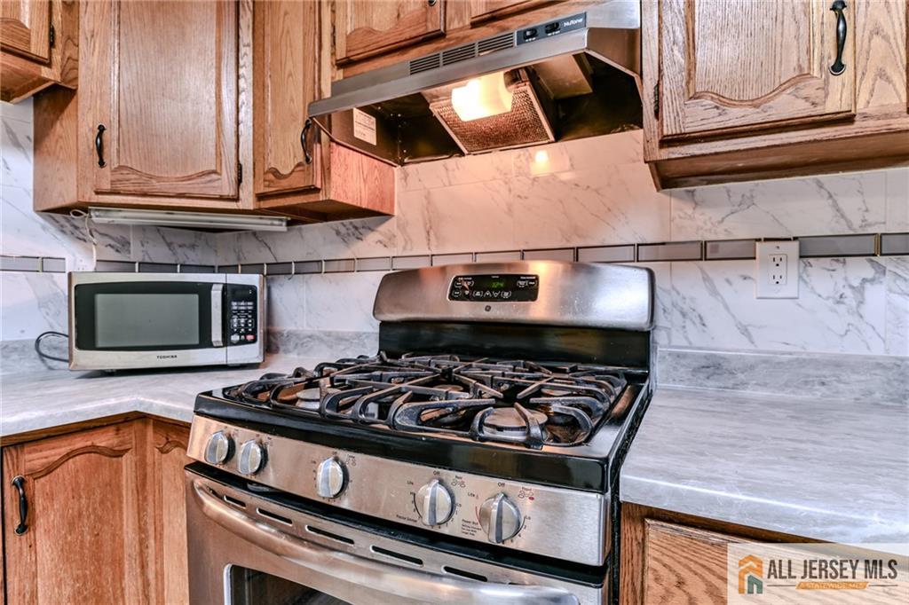 2806 Cricket Circle, Unit 2806 Edison, NJ 08820 - Photo 16 of 41 Gallery Image 16