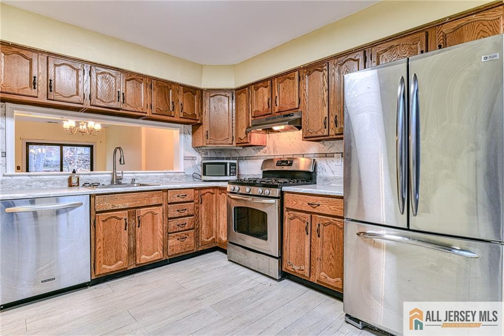 2806 Cricket Circle, Unit 2806 Edison, NJ 08820 - Photo 17 of 41 Gallery Image 17