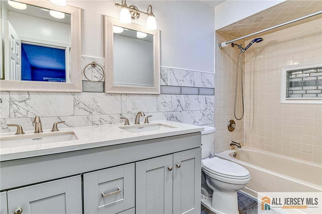 2806 Cricket Circle, Unit 2806 Edison, NJ 08820 - Photo 26 of 41 Gallery Image 26