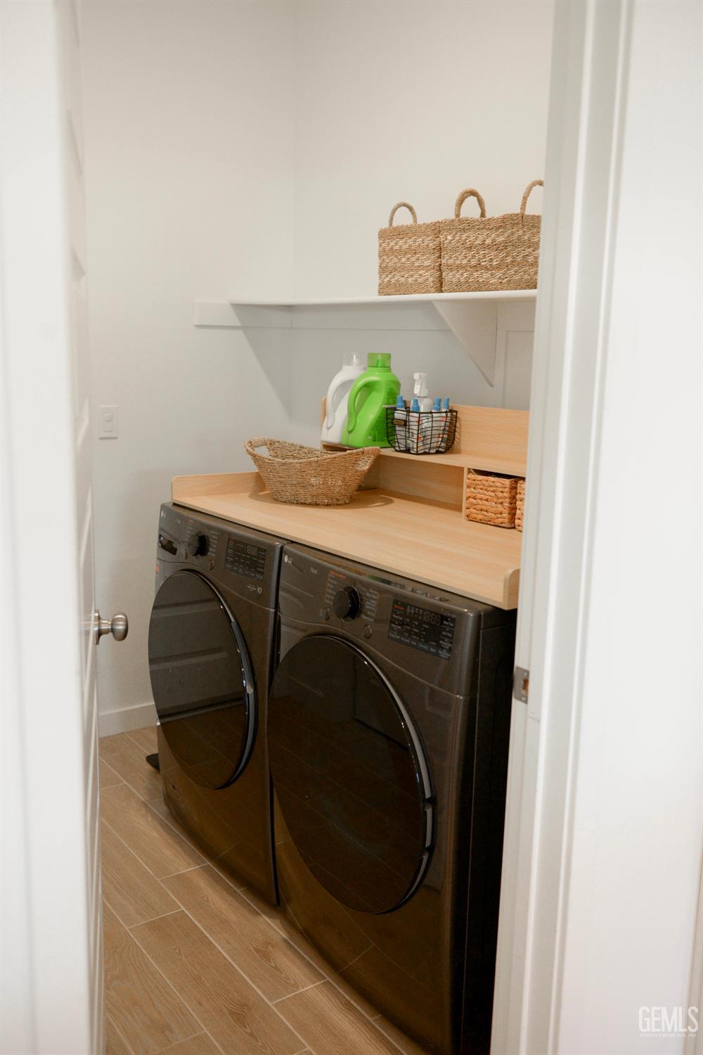 Undisclosed Address Shafter, CA 93263 - Photo 18 of 23 a utility room with dryer and washer