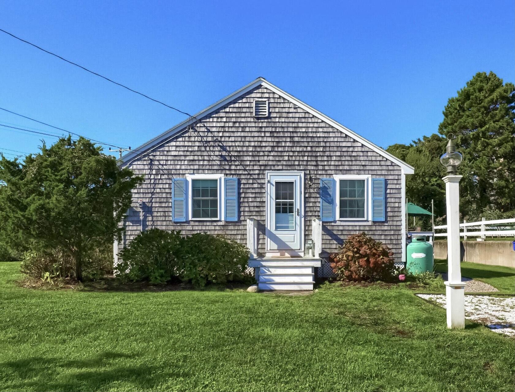 1 Richmond Road Pocasset, MA 02559 - Photo 1 of 28 Front entrance