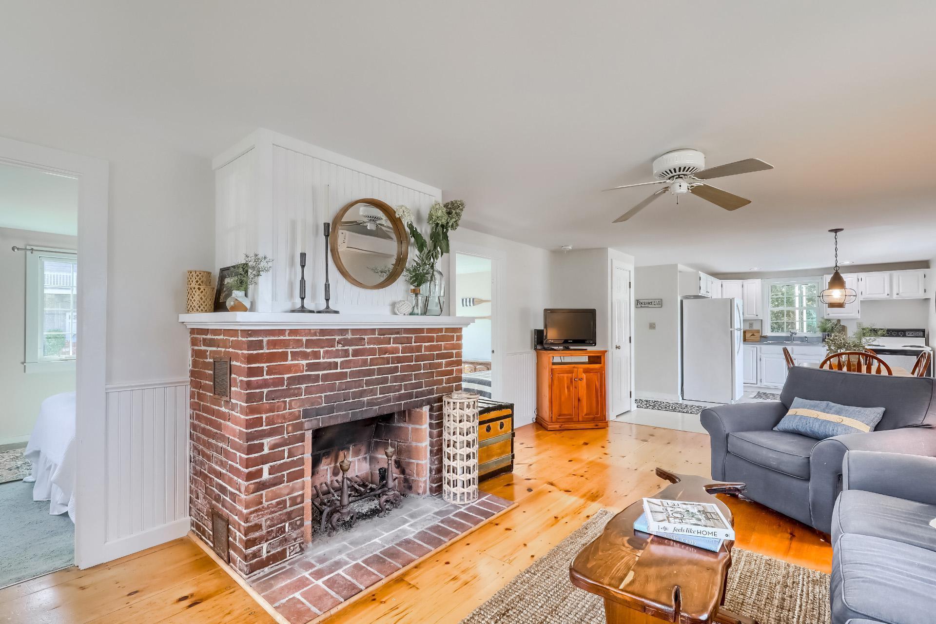 1 Richmond Road Pocasset, MA 02559 - Photo 7 of 28 01_Living_Room_IMG_4519