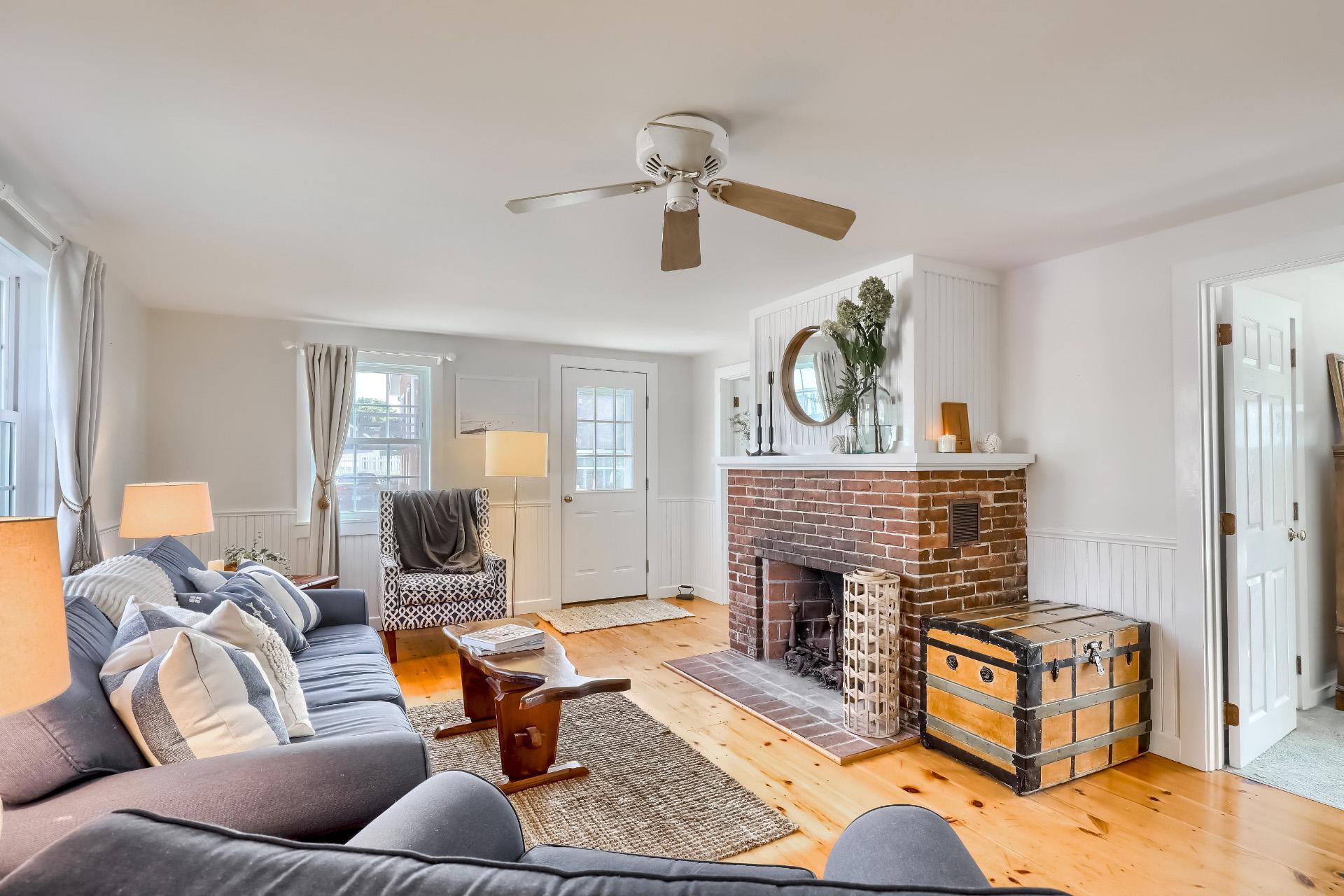 1 Richmond Road Pocasset, MA 02559 - Photo 8 of 28 01_Living_Room_IMG_4504