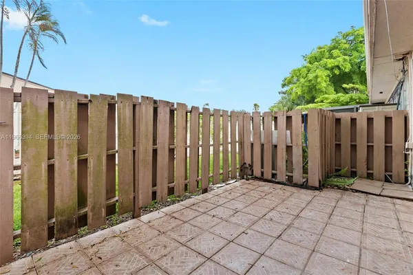 a view of a bunch of green space