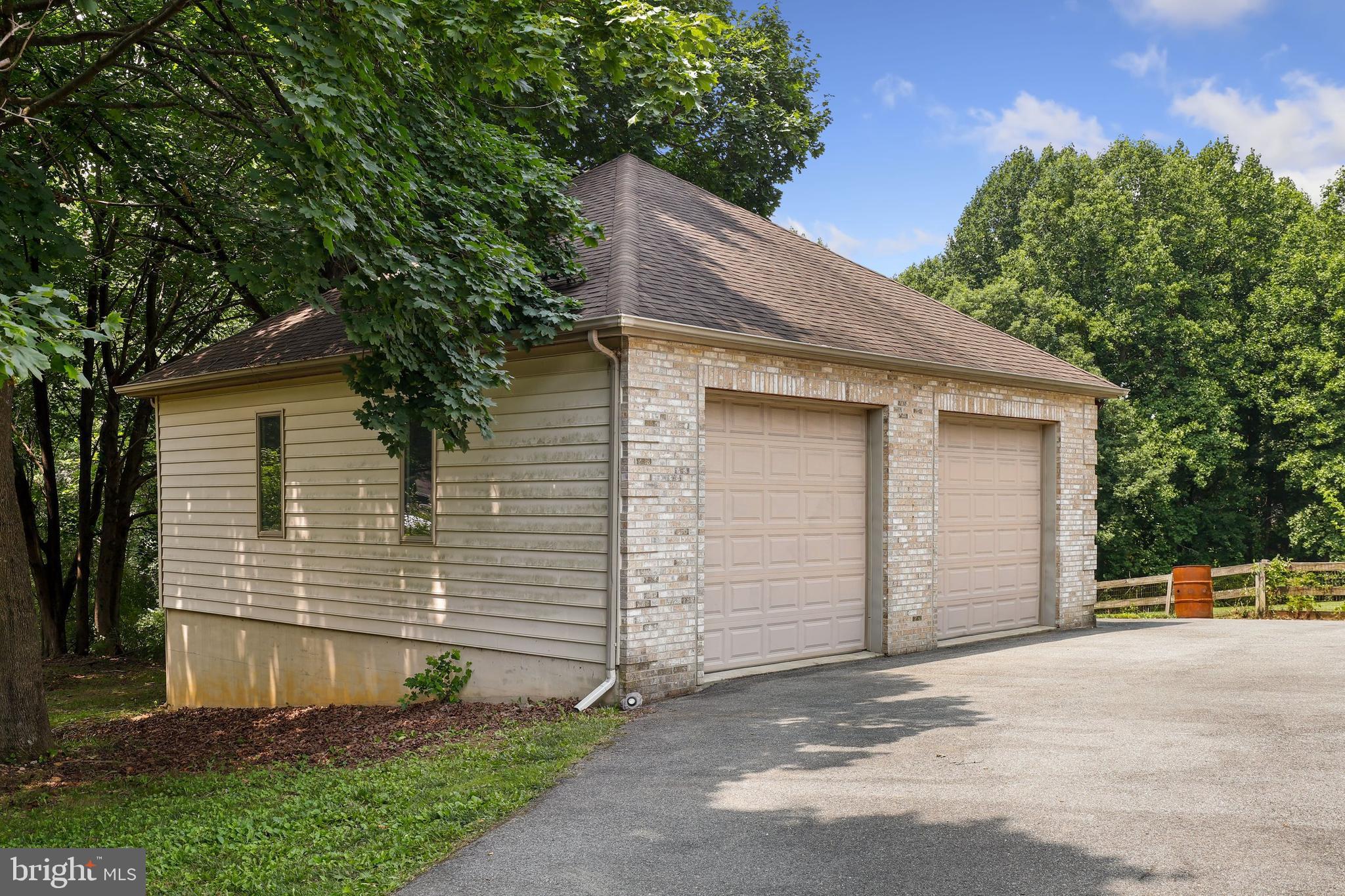 1930 Long Corner Road Mount Airy, MD 21771 - Photo 5 of 47
