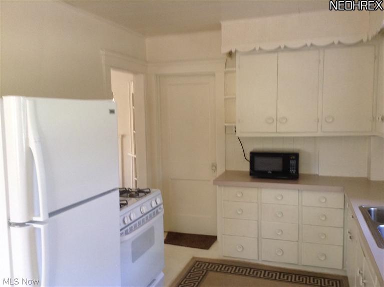 43725 Middle Ridge Road Lorain, OH 44053 - Photo 15 of 25 Kitchen with all appliances