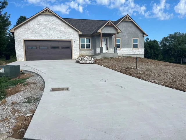 $640,000 | 800 Cedrus Lane, Blue Springs, MO 64014