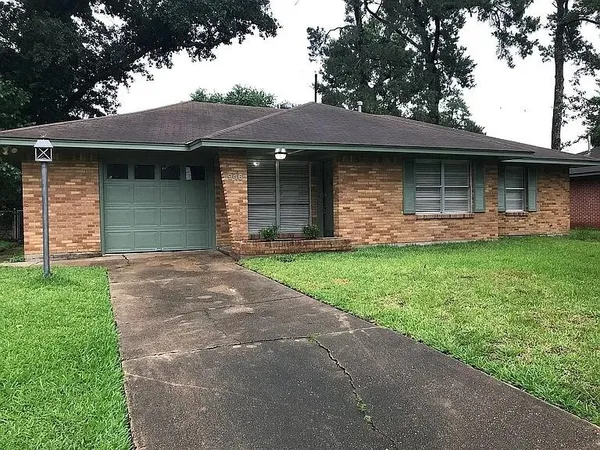 $2,300 | 946 Stonecrest Drive, Houston, TX 77018