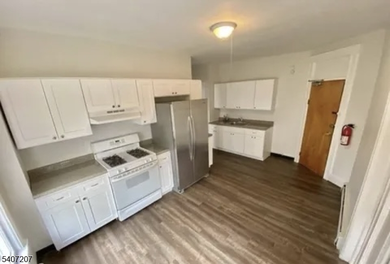 9 Harrison Place Clifton, NJ 07011 - Photo 2 of 6