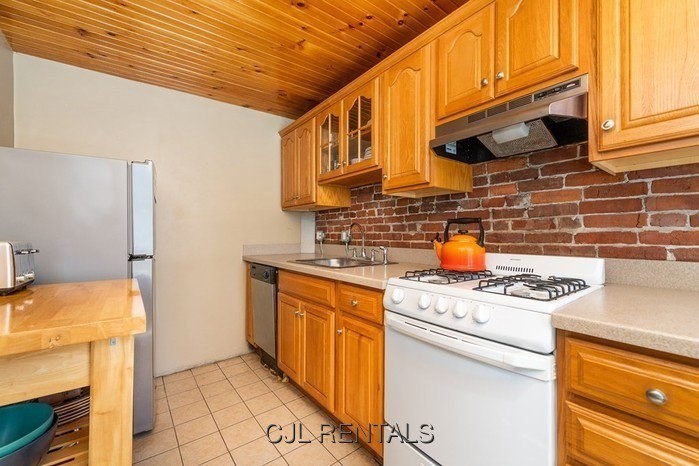 101 Myrtle Street, Unit 4 Boston, MA 02114 - Photo 4 of 10