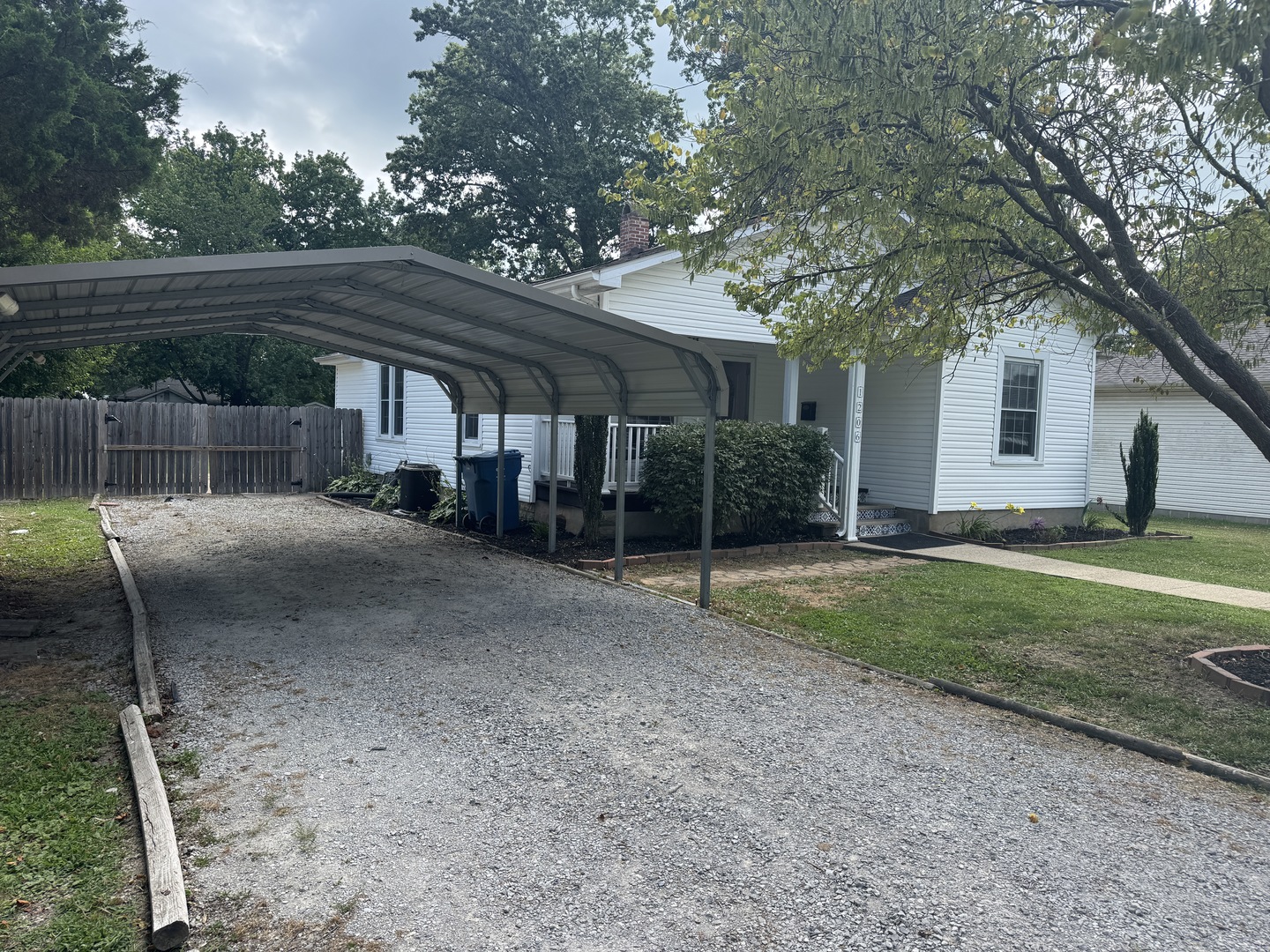 1206 South Commercial Street Benton, IL 62812 - Photo 4 of 17