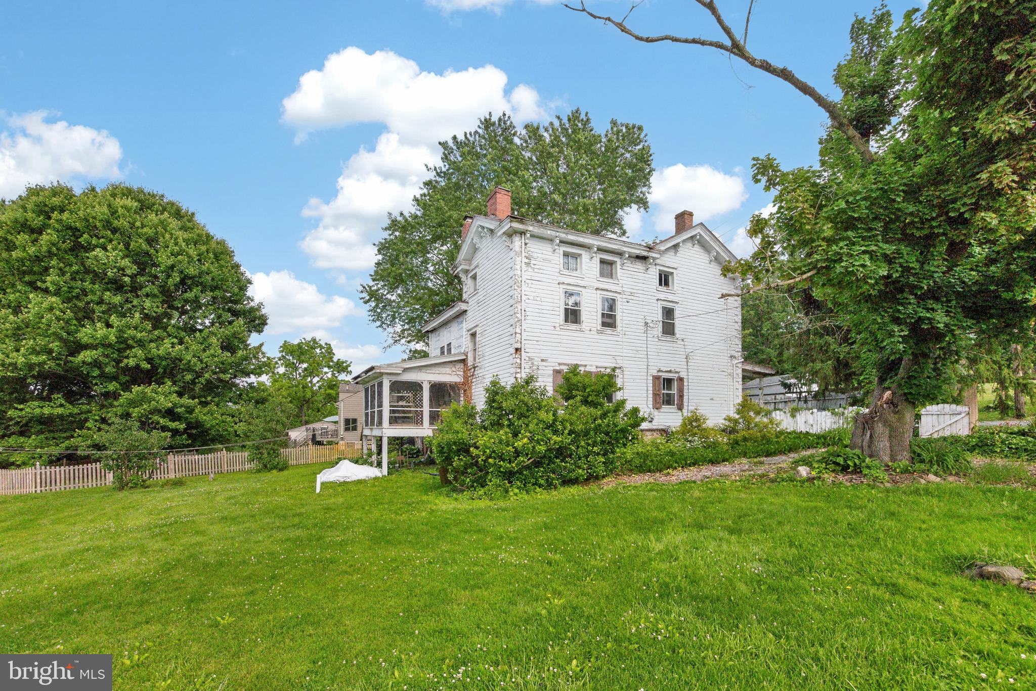 541 Byers Road Chester Springs, PA 19425 - Photo 28 of 33 Side View