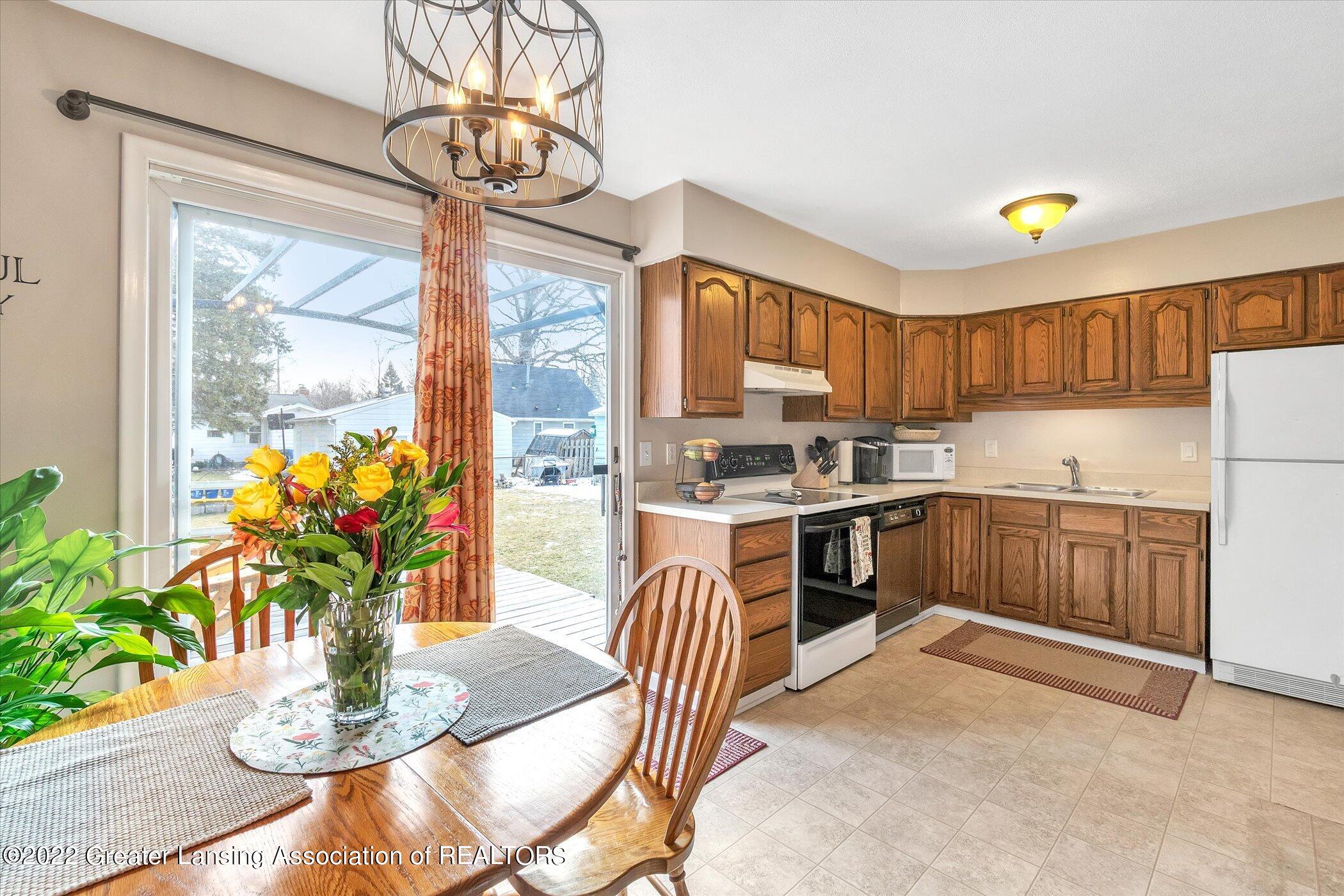 3129 Sunderland Road Lansing, MI 48911 - Photo 11 of 38 13-3129-Sunderland-Rd-WindowStill-Real-E