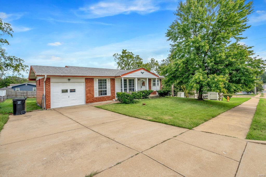 367 Forder Road St. Louis, MO 63129 - Photo 2 of 27 Gallery Image 2