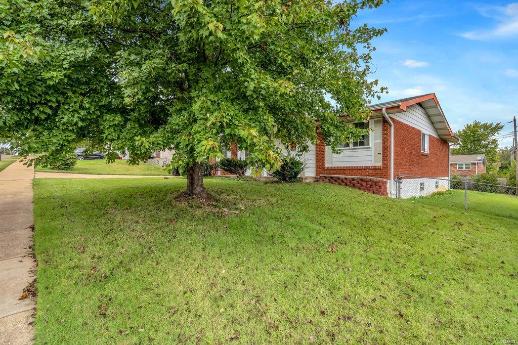 367 Forder Road St. Louis, MO 63129 - Photo 3 of 27 Gallery Image 3