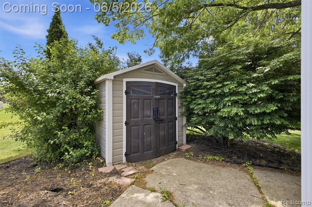 40435 Oak Tree Novi, MI 48375 - Photo 44 of 45