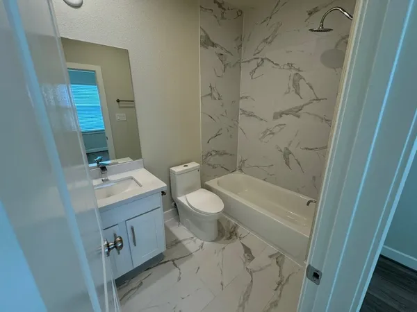 $3,400 | 3013 Hicks Street, Houston, TX 77007