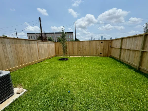$3,400 | 3013 Hicks Street, Houston, TX 77007