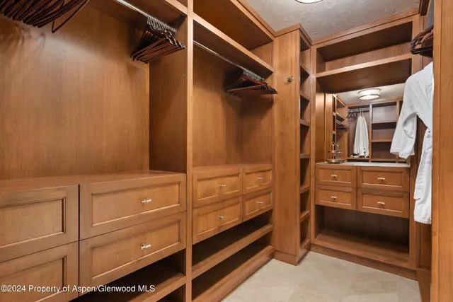 a view of walk in closet